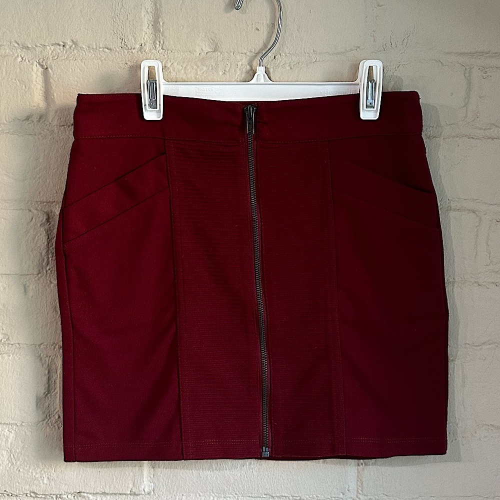 Forever 21 size medium burgundy red mini skirt with zipper in the front